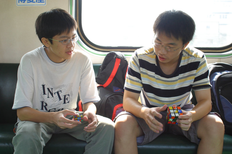 台灣鐵路旅遊攝影電車-區間車交談的旅客2005攝影照片10
